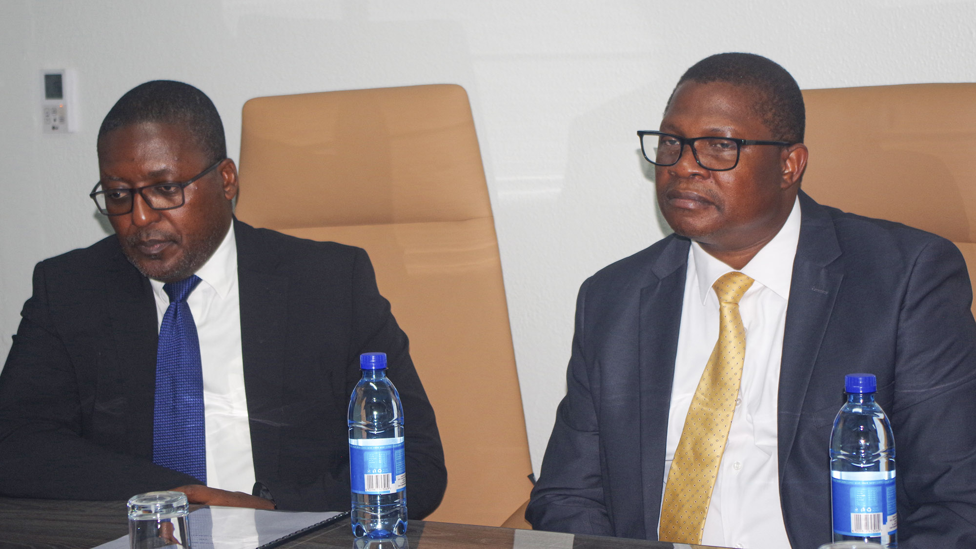 Witnessing the signing of the MoU was the Central Bank of Eswatini Head Legal and Board Secretariat Sikhumbuzo Fakudze and Chief Operations Officer Mfanfikile Dlamini. (Pics: Nhlanganiso Mkhonta) 